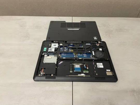 Dell Latitude E5450: корпус #ap13d000c00 #0T56G8 + материнська плата, не робоча, динаміки, охолодження та інше Недорого