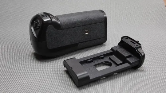 Батарейный блок Phottix BG-D700 (Nikon MB-D10) для Nikon D300 D300s D700 China Вживане Продаж