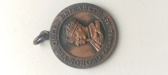 1937 год медаль Елизавета 2-я и коронация ее родителей, оригинал sv295  800грн З аукціону