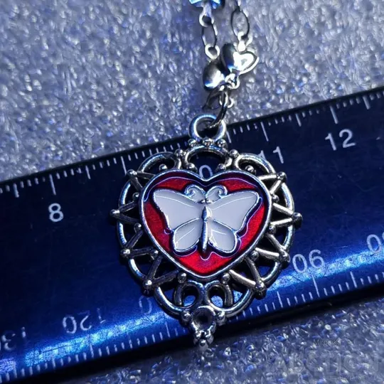 Підвіска з кулоном у формі серця. Продаж