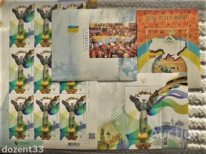 фото, Поштовий аркуш і три блоки марок " Монумент Незалежності України " До 30 річчя Незалежності України
