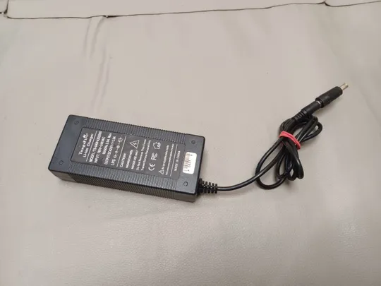 1126 адаптер живлення  TS-84W-4202000 42V 2.0A  НІМЕЧЧИНА Ціна