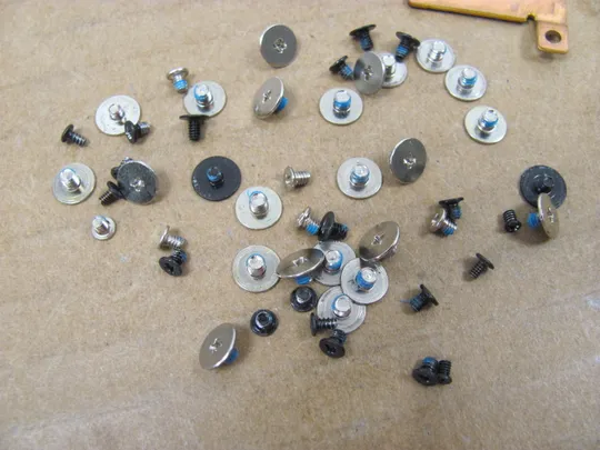 861-10 комплектуюче кріплення гвинти для  Dell Precision 7550 7750  оригінал З аукціону