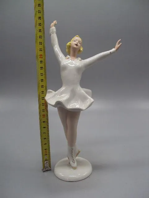 Фигура фарфор статуэтка Барановка фигуристка девушка на коньках спорт высота 25,8 см №14086 Недорого