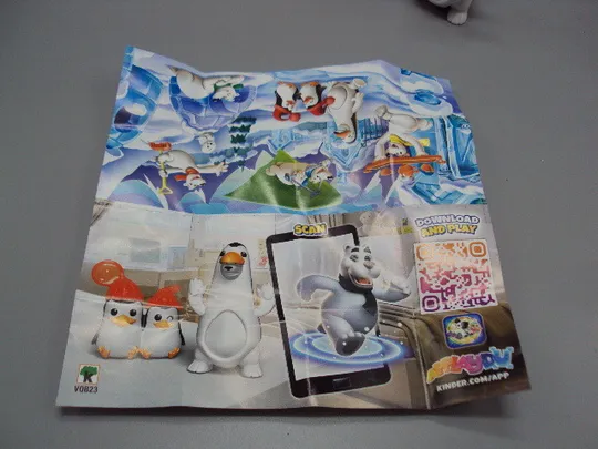 Фигурка киндер сюрприз пингвины и медведь VQB23 Kinder Maxi №18084С З аукціону