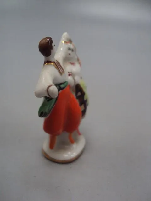 Фигура фарфор статуэтка миниатюра Барановка танцоры украинский танец 4,4 см под реставрацию №19 Де купити