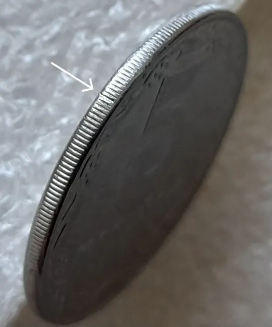 (6342) 5 копійок 1992 брак гуртильного кільця на 10.30 год. + царапина штемпеля у "5" номіналу (5 копеек 1992 брак гуртильного кольца) Ціна