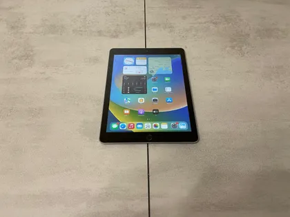 фото, Планшет Apple iPad A1822 MP2F2LL/A (5 Gen., 2017), 9.7", Apple A9, 2GB, 32GB, Wi-Fi