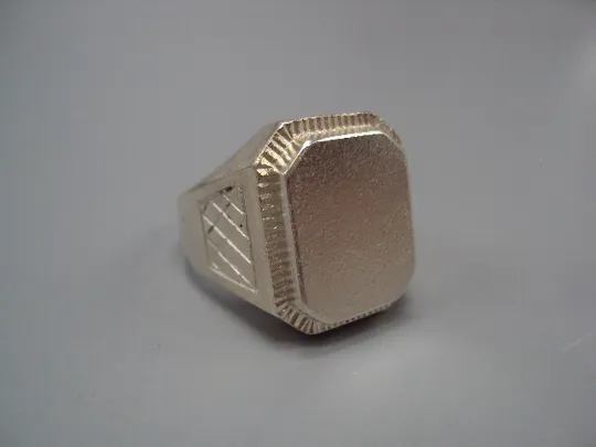 Кольцо перстень прямоугольник печатка серебро Украина вес 11,29 г 21-21,5 размер 21х18,5х15мм №15437 Ціна