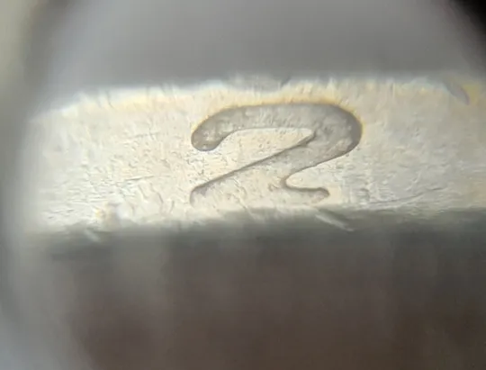 (8026) 1 гривня 2001 короткі "2" в слові "2001" та "Г" в слові "ГРИВНЯ" на гурті /1 гривна 2001 брак Ціна