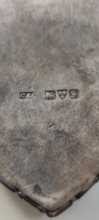 1908 год серебряная коробочка в форме сердца с гравировкой кошечки, и клеймами, Англия-Франция tk285 Недорого