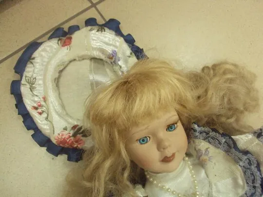 Фарфоровая кукла девочка с сумкой №465п Де купити