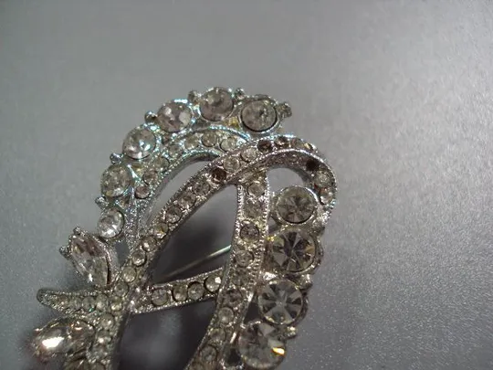 брошка брошь бижутерия 4,5 см (нет несколько камушков) №10 Продаж