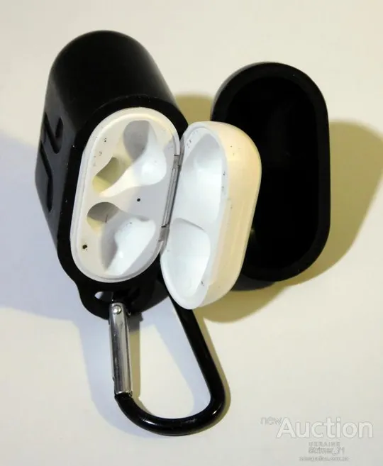 Apple Air Pods кейс б/у рабочий + чехол черного цвета! З аукціону