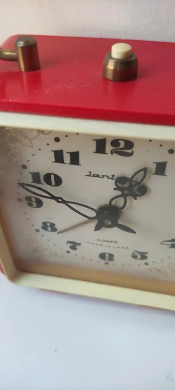 Очень красивый будильник производство СССР 1960-е годы,рабочее состояние jc345. З аукціону